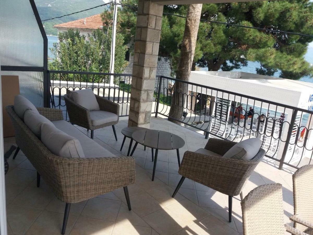 Bijela Waterfront Appartment With Huge Terrace Bagian luar foto